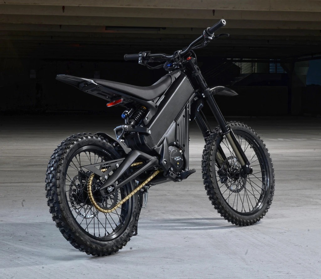 2025 Talaria xXx Pro Electric Bike in a dynamic setting, showcasing its urban and off-road capabilities in Europe.