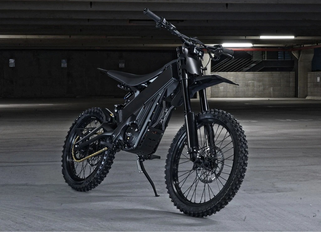 2025 Talaria xXx Pro Electric Bike in a dynamic setting, showcasing its urban and off-road capabilities in Europe.
