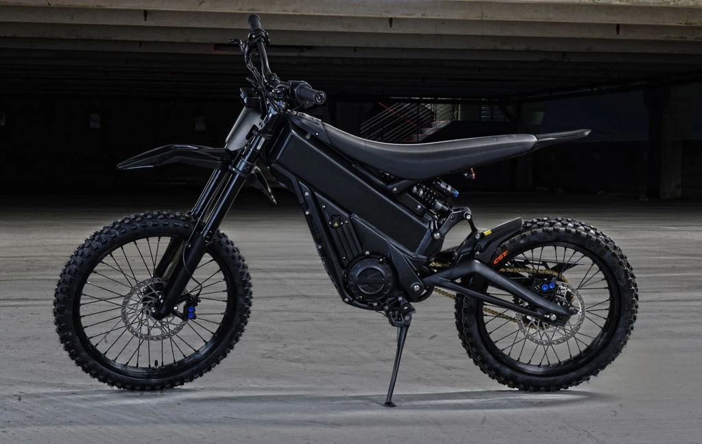 2025 Talaria xXx Pro Electric Bike in a dynamic setting, showcasing its urban and off-road capabilities in Europe.